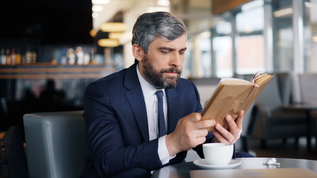 beginner investor reading book